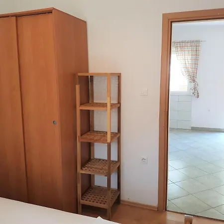 - & Stone Daire Kornati